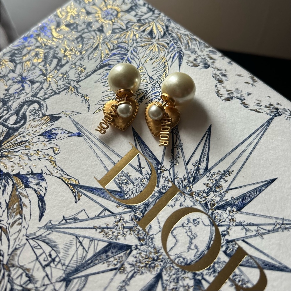 Christian Dior Jadior tribales pearl earrings
